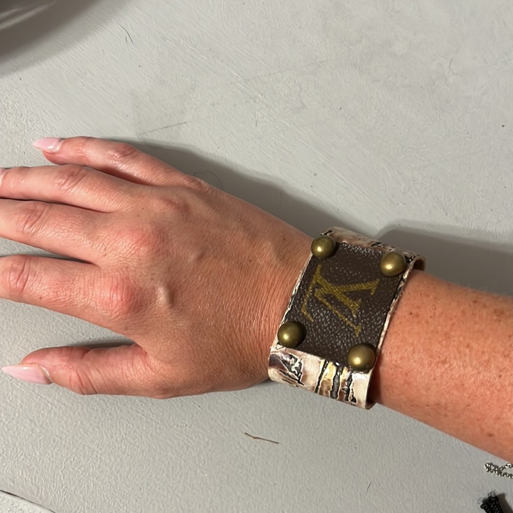 Women’s cuff bracelet